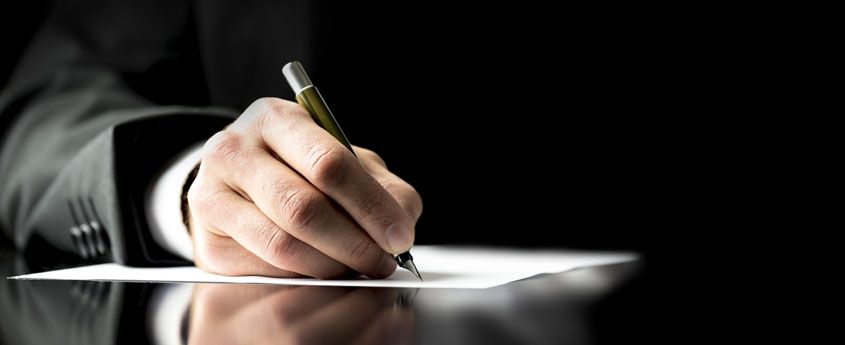 Unterzeichnen einen Vertrages